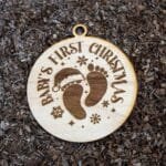 Első karácsonyom karácsonyfadísz Lábacskás– lézervágott és gravírozott