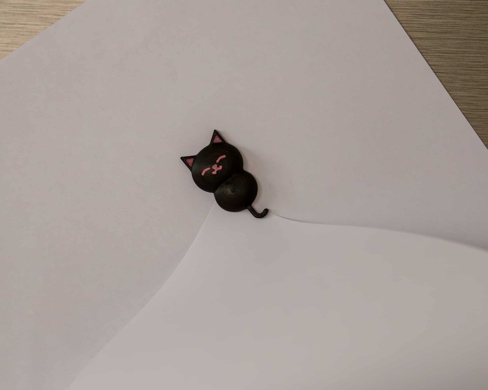 Minimalista Cica Hűtőmágnes Szett– A hűtőd legédesebb őrzője 2 Minimalista Cica Hűtőmágnes Szett– A hűtőd legédesebb őrzője - Image 2