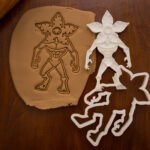 Stranger Things Demogorgon Süti- és Gyurmakiszúró Szett